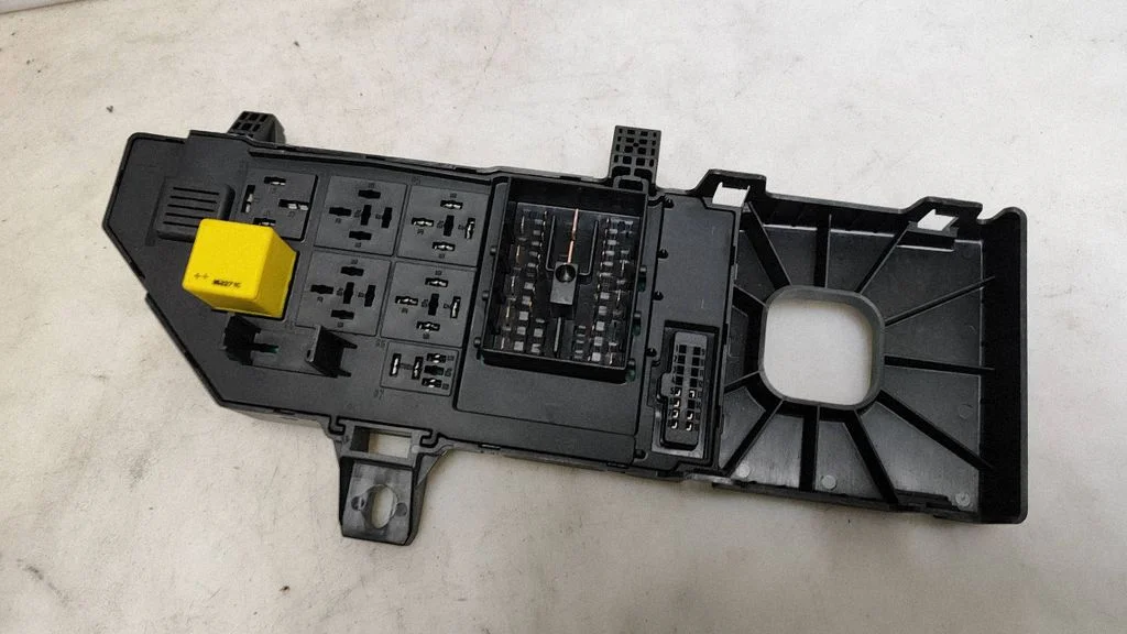 Fuse module – Opel Vectra C (2002-2005)