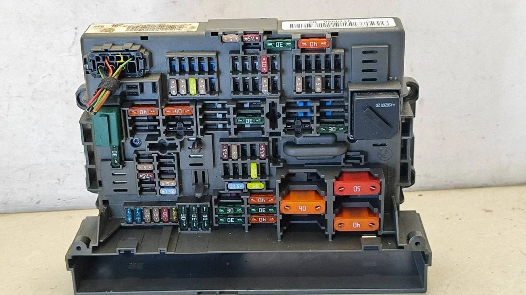 Fuse module – BMW 3 Series E90 E91 (2005-2012)