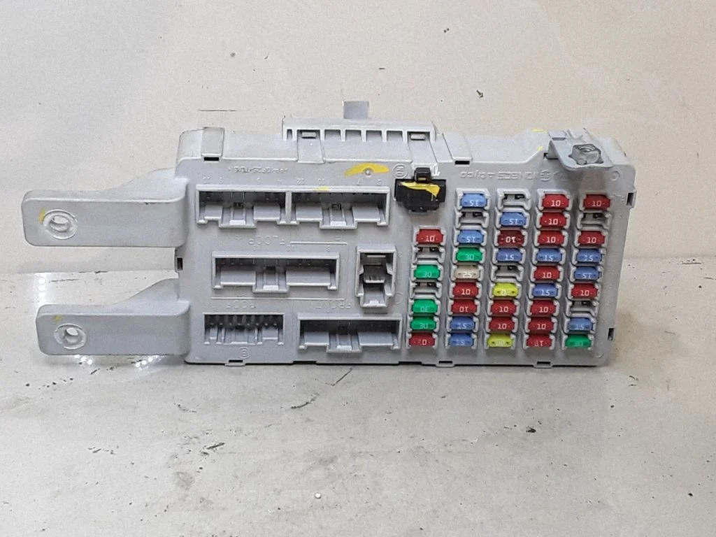 Fuse module – Hyundai Santa Fe (2006-2012)