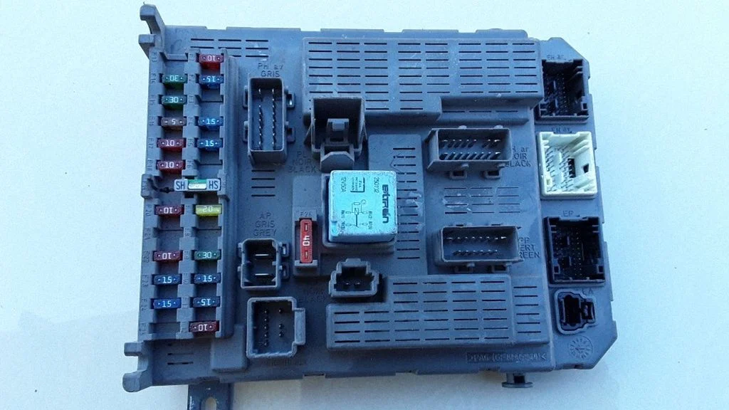Fuse module – Citroen C5 (2001-2004)