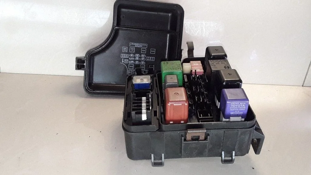 Fuse module – Toyota Avensis T250 (2006-2009)