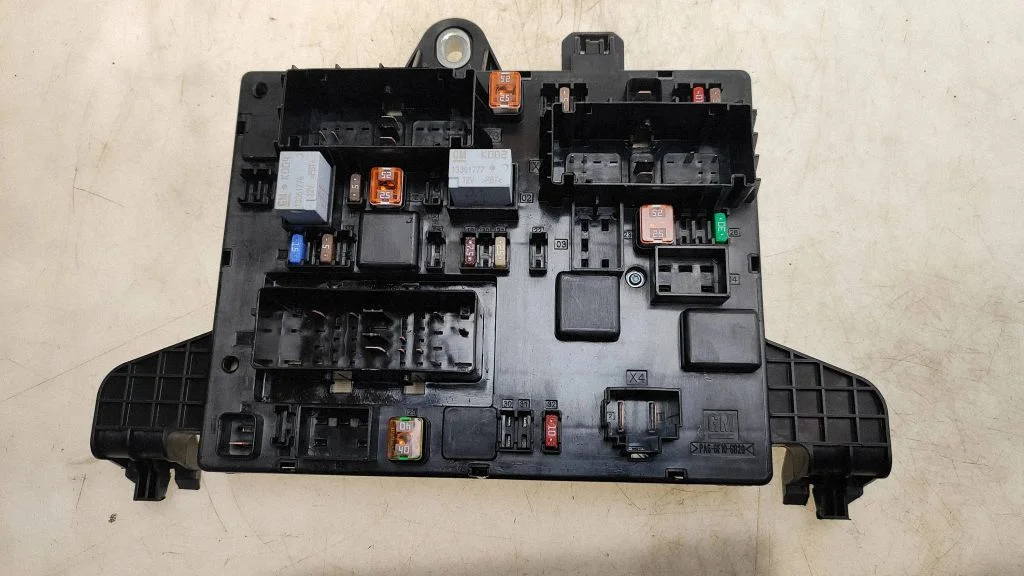 Comfort/convenience module 13379016 – Opel Cascada (2013-)
