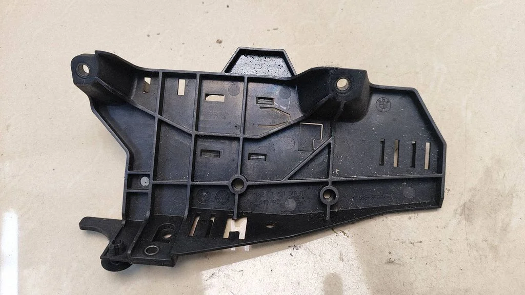 Other engine bay part – BMW 3 Series E90 E91 (2005-2012)
