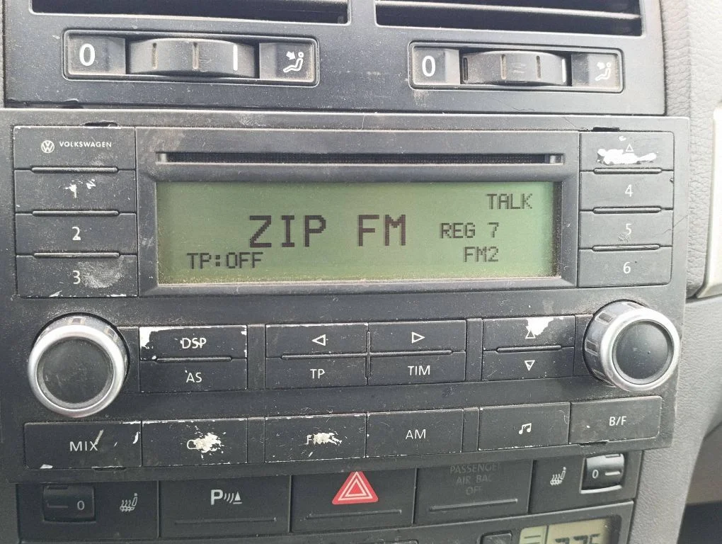 Radio, odtwarzacz CD/DVD, nawigacja 7L6035195A