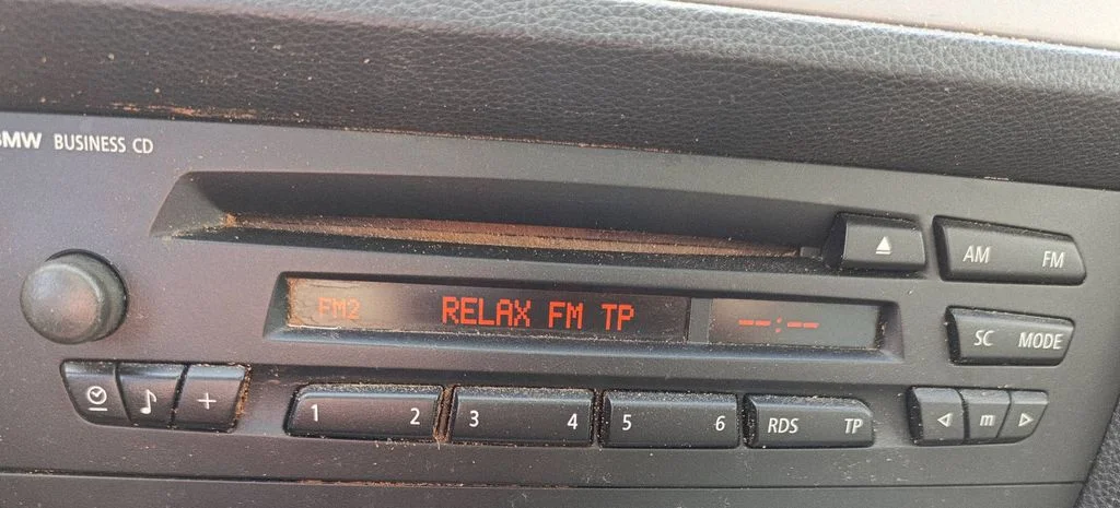 Radio/CD/DVD/GPS head unit 6959145
