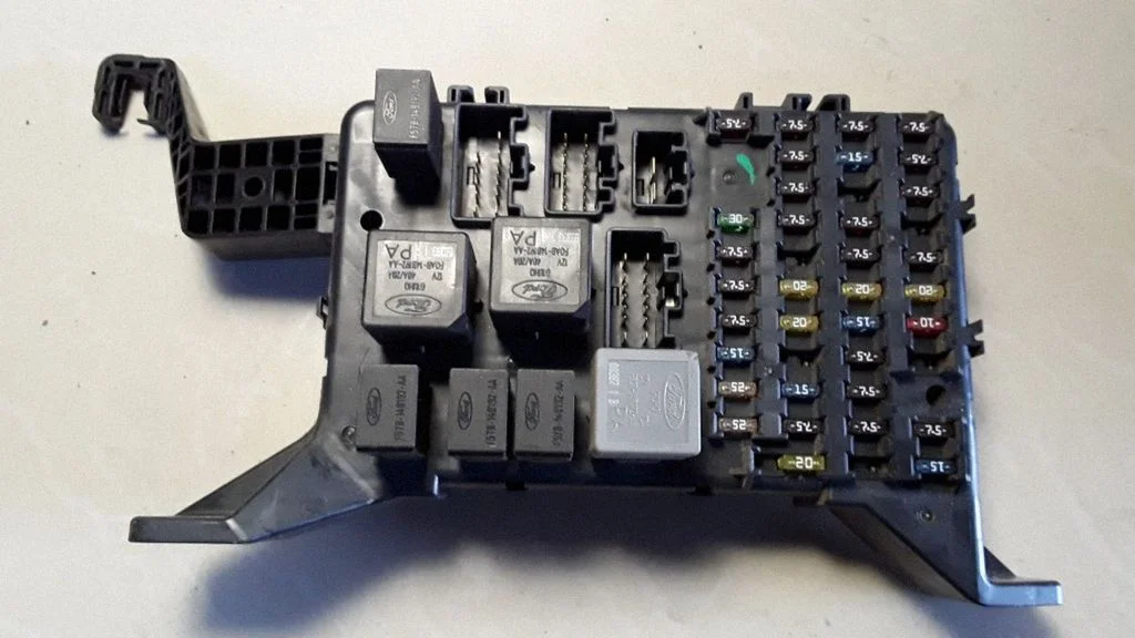Comfort/convenience module – Ford Mondeo Mk III (2000-2007)