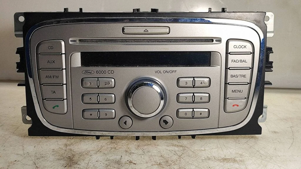 Raadio / CD/DVD-mängija / navigatsioon 7S7T18C815BA