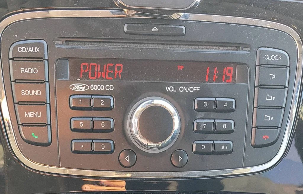 Radio, odtwarzacz CD/DVD, nawigacja BS7T18C815AD
