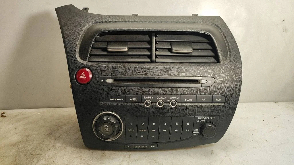 Raadio / CD/DVD-mängija / navigatsioon – Honda Civic (2006-2011)