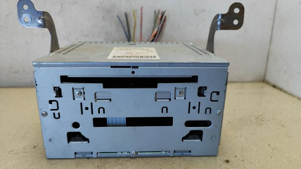Radio/CD/DVD atskaņotājs/navigācija 8701A225