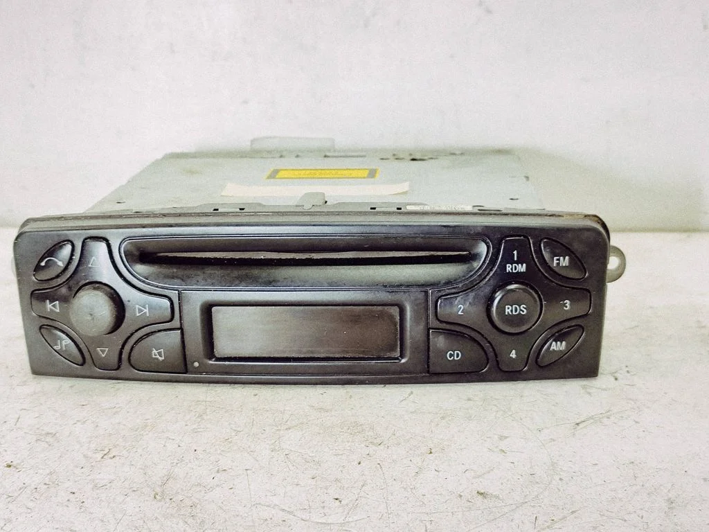 Radio/CD/DVD/GPS head unit – Mercedes-Benz C-Class W203 (2000-2007)