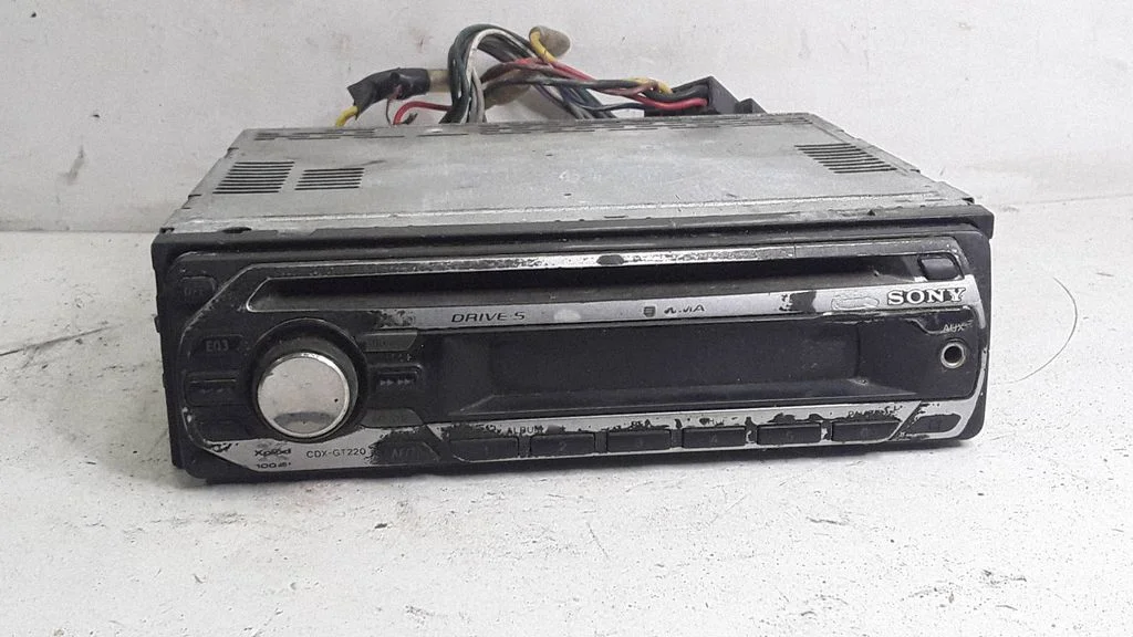 Radio/CD/DVD/GPS head unit – Audi A4 S4 B5 8D (1999-2000)