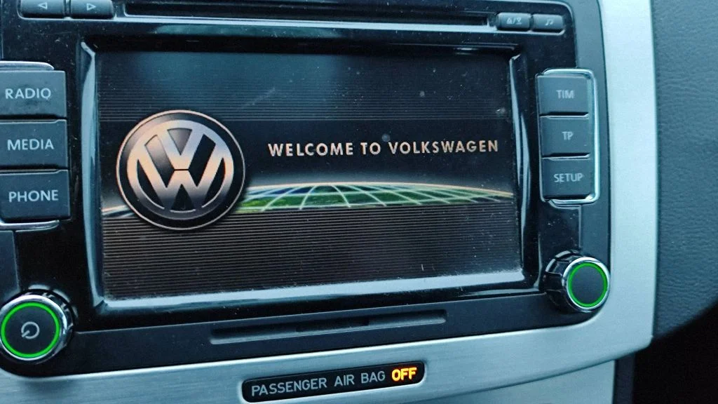Radio/CD/DVD/GPS head unit – Volkswagen Passat CC (2008-2016)