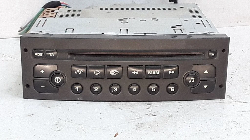 Radio/CD/DVD/GPS head unit 96489417XT