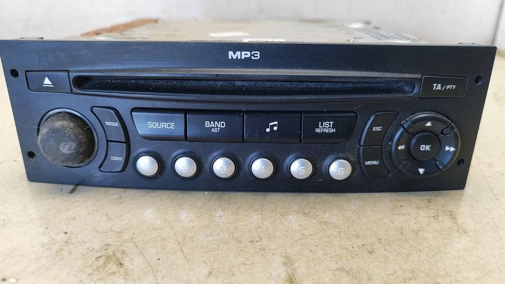 Radio/CD/DVD/GPS head unit 96643698XT