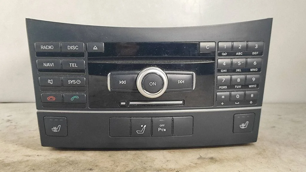 Radio/CD/DVD/GPS head unit – Mercedes-Benz E-Class W212 (2009-2016)