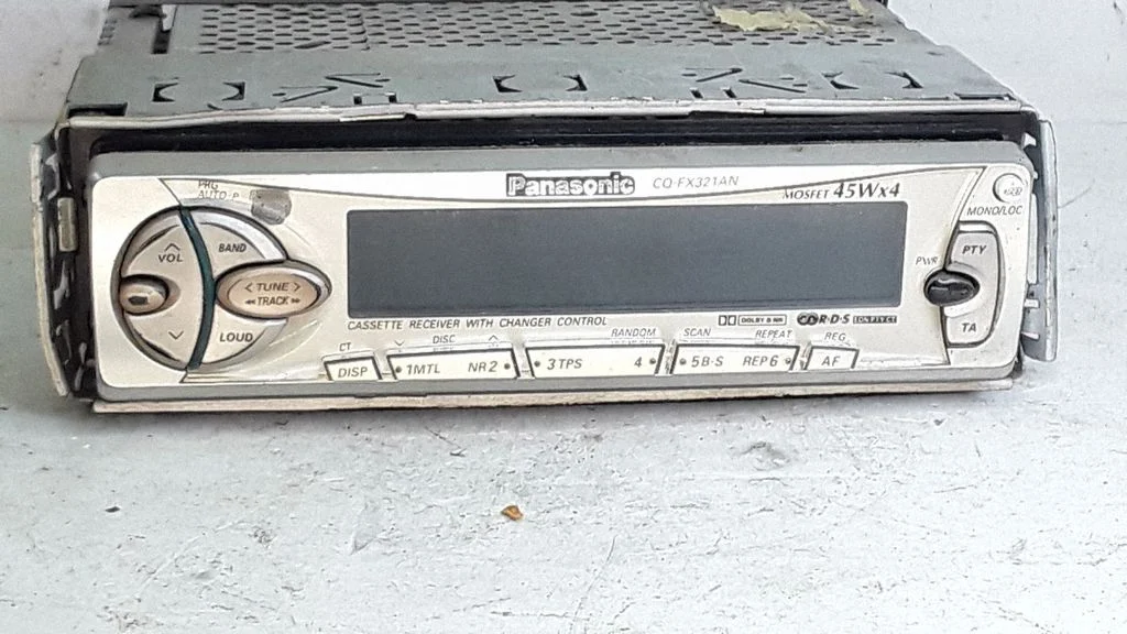 Radio/CD/DVD/GPS head unit CQFX321AN