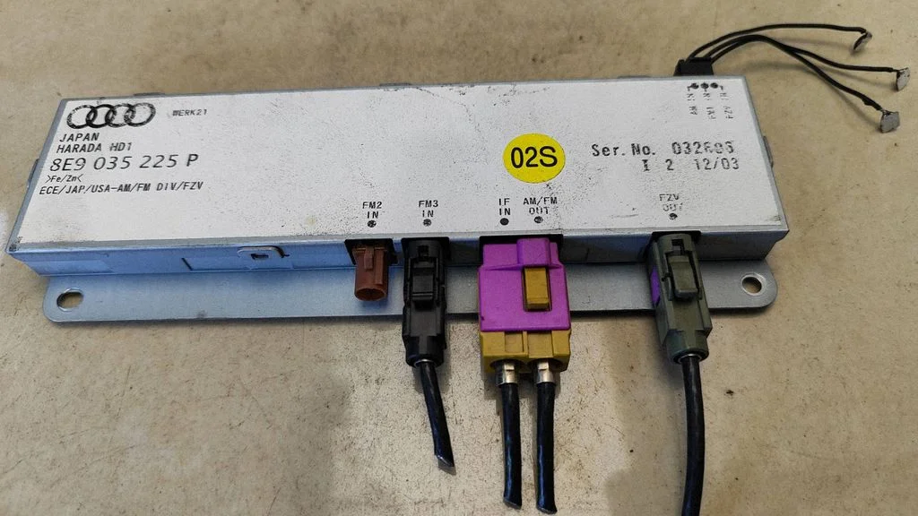 Wzmacniacz antenowy – Audi A4 S4 B6 8E 8H (2001-2005)