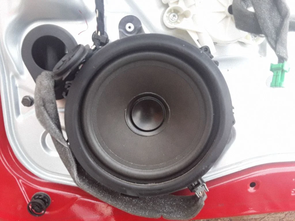 Front door speaker – right