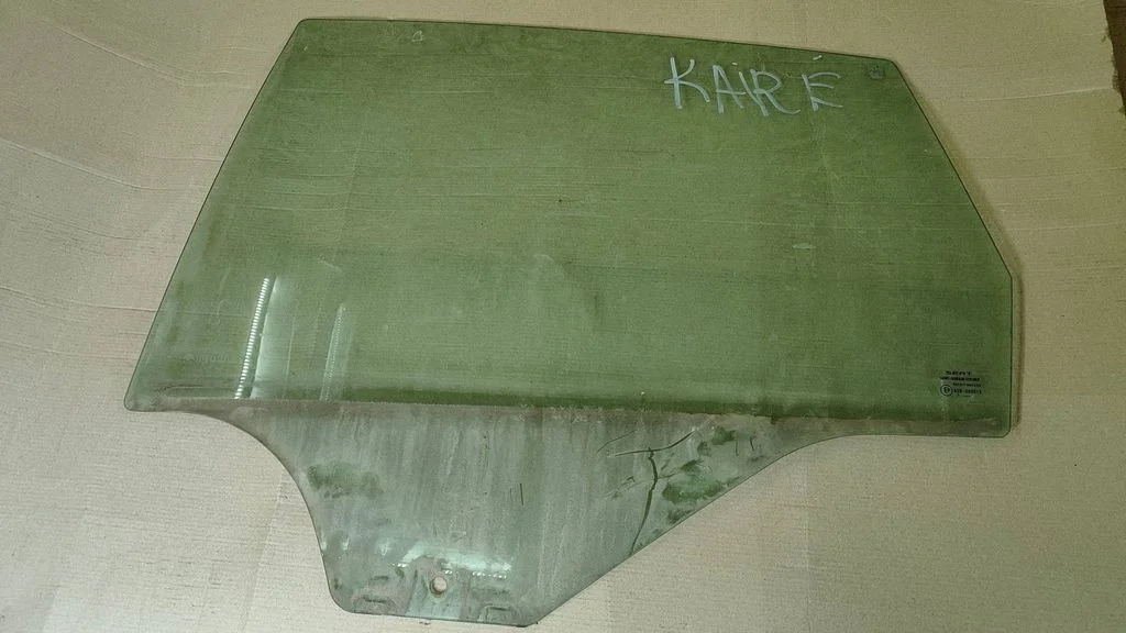 Rear side window 43R000015