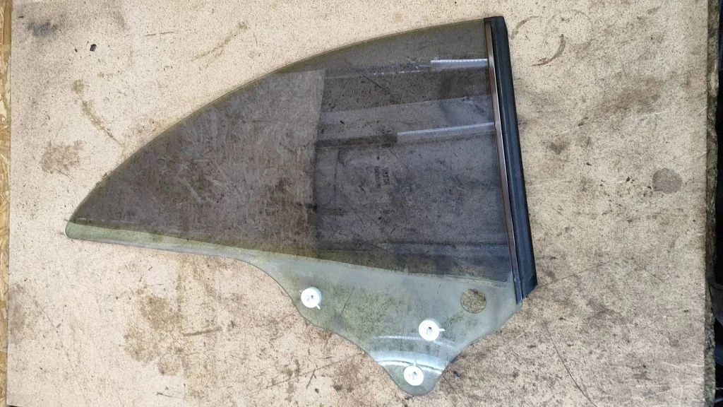 Rear side window – Mercedes-Benz CLK-Class A209 C209 (2002-2009)