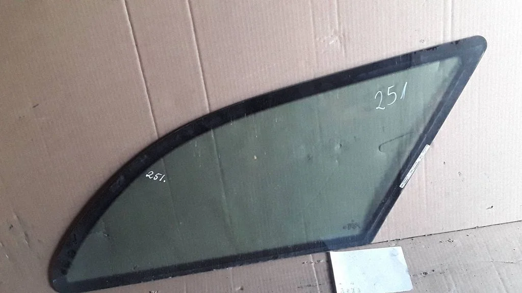 Szyba boczna tylna (karoseria) E143R001057