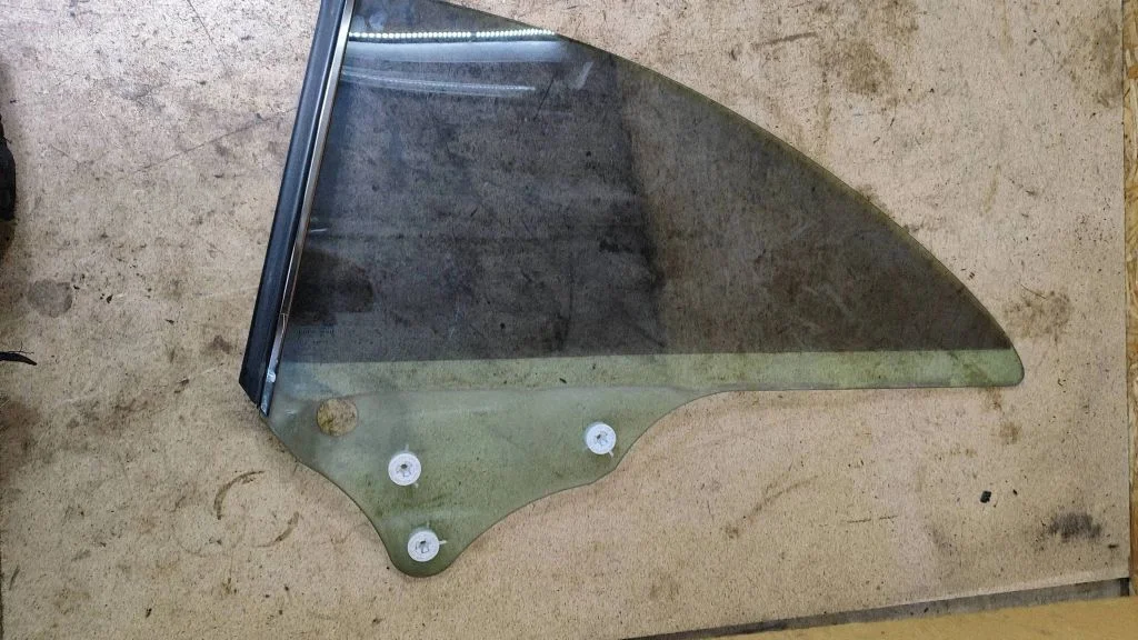 Rear side window – Mercedes-Benz CLK-Class A209 C209 (2002-2009)