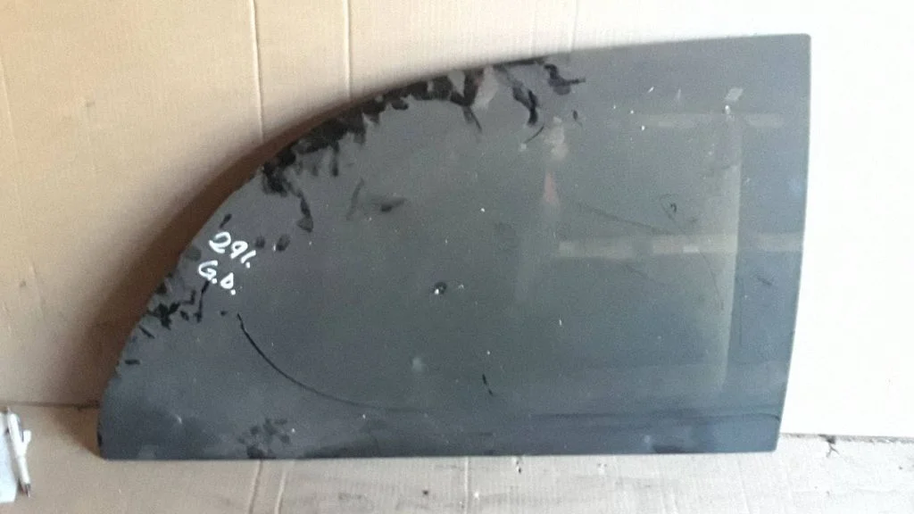 Rear side window – Chrysler Grand Voyager IV (2001-2007)