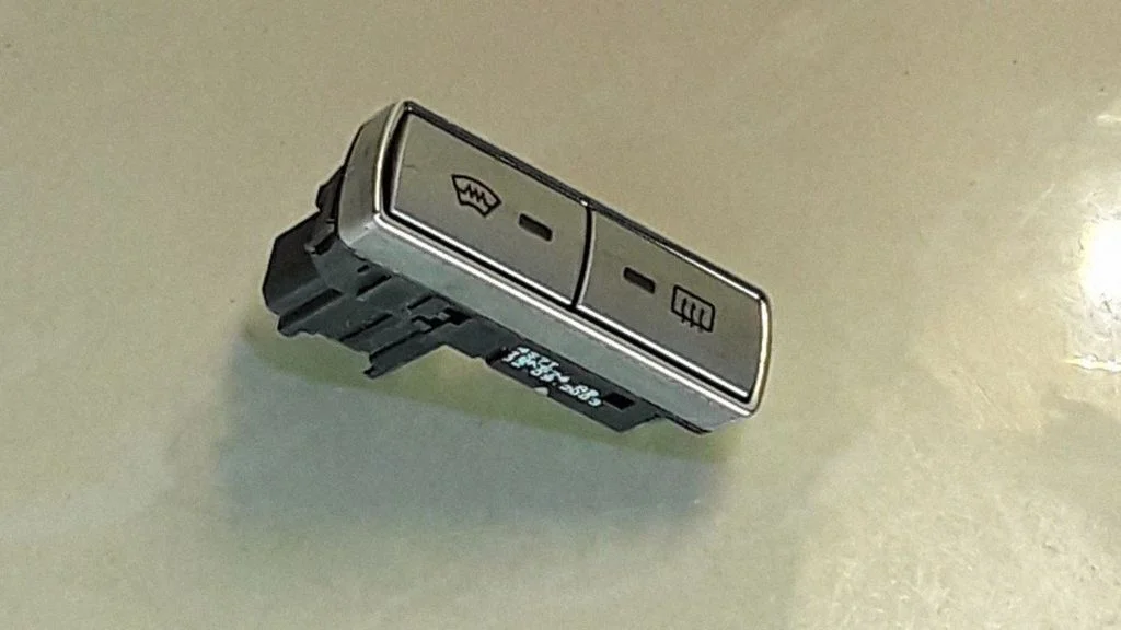 Przełącznik ogrzewania szyby – Ford Mondeo Mk III (2000-2007)