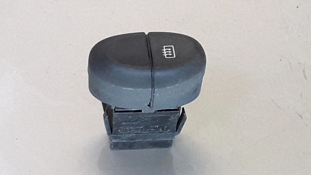 Przełącznik ogrzewania szyby – Renault Megane I (1995-2002)