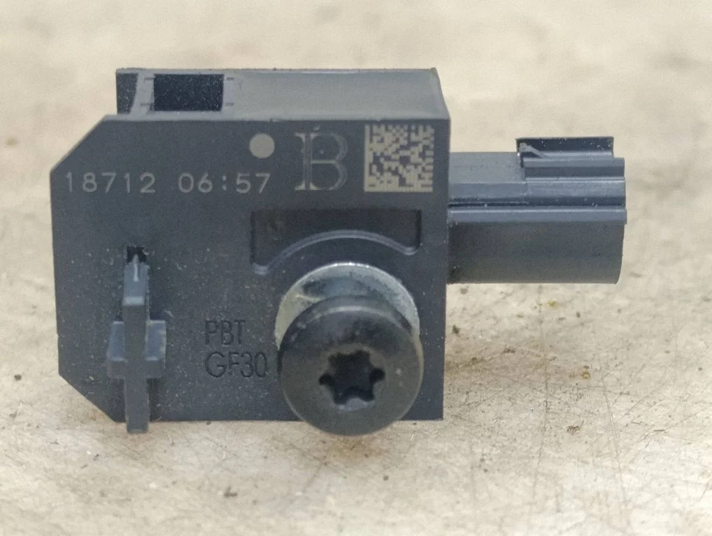Drošības spilvenu trieciena sensors – Opel Astra J (2010-2015)