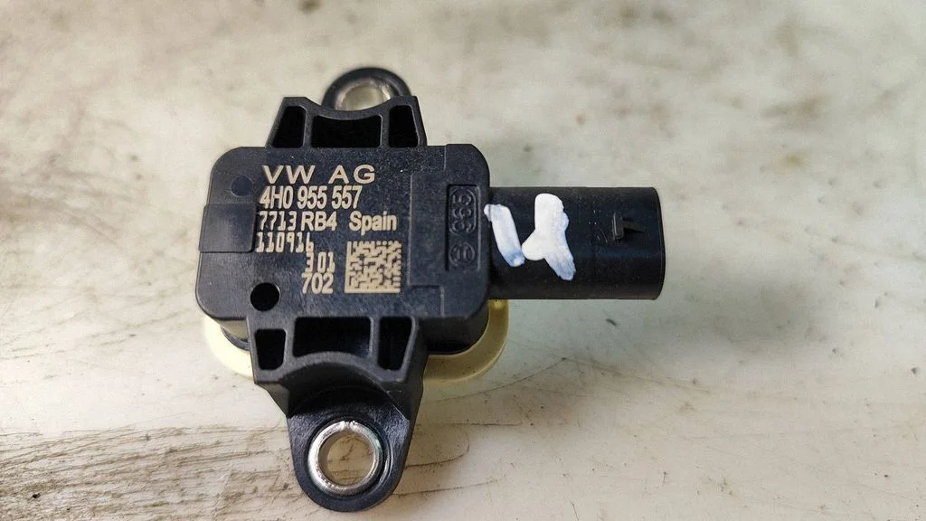 Airbag deployment crash/impact sensor 4H0955557 – Audi A1 (2010-2018)
