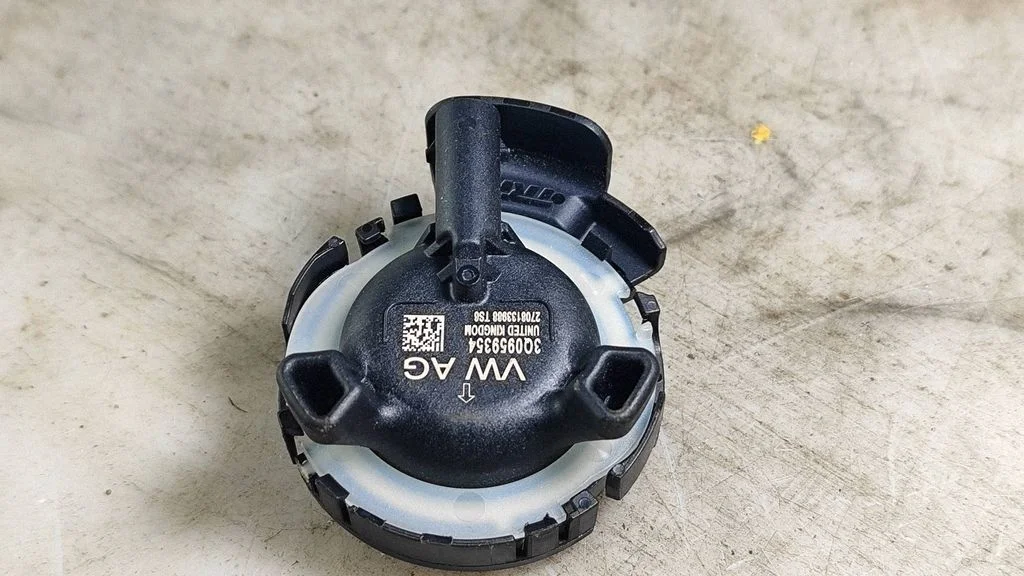 Airbag deployment crash/impact sensor – Skoda Octavia Mk3 (5E) (2013-2019)