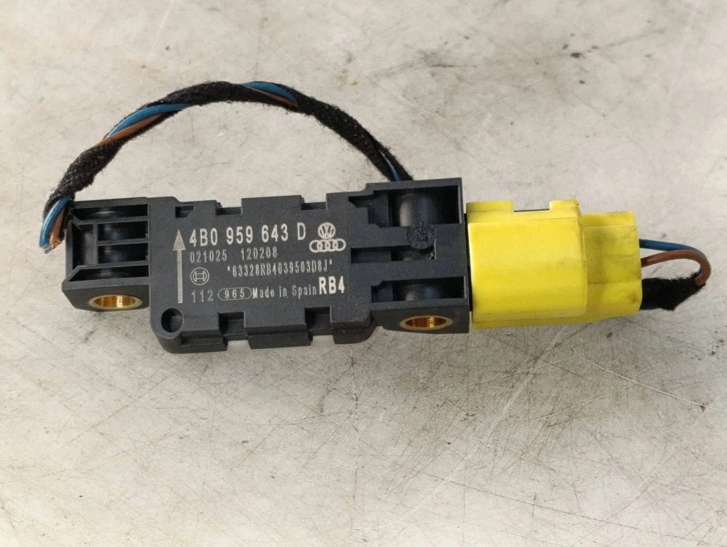 Drošības spilvenu trieciena sensors 4B0959643D