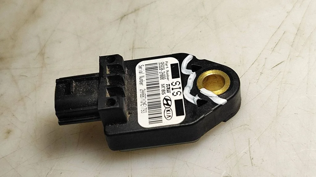Airbag deployment crash/impact sensor – KIA Ceed (2006-2012)