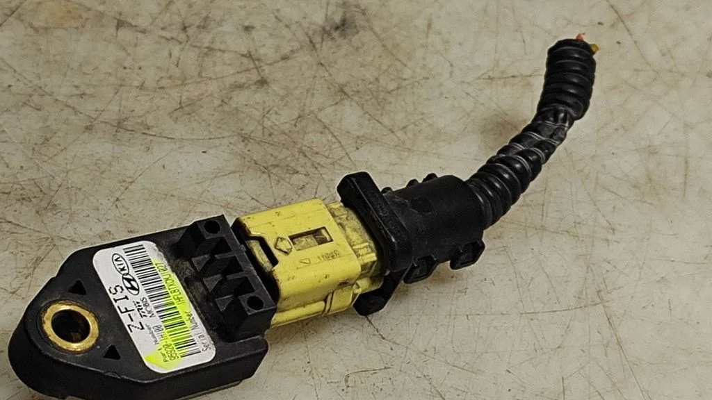 Airbag deployment crash/impact sensor – KIA Ceed (2006-2012)