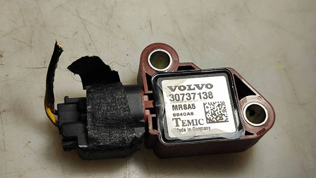Airbag deployment crash/impact sensor 30737138
