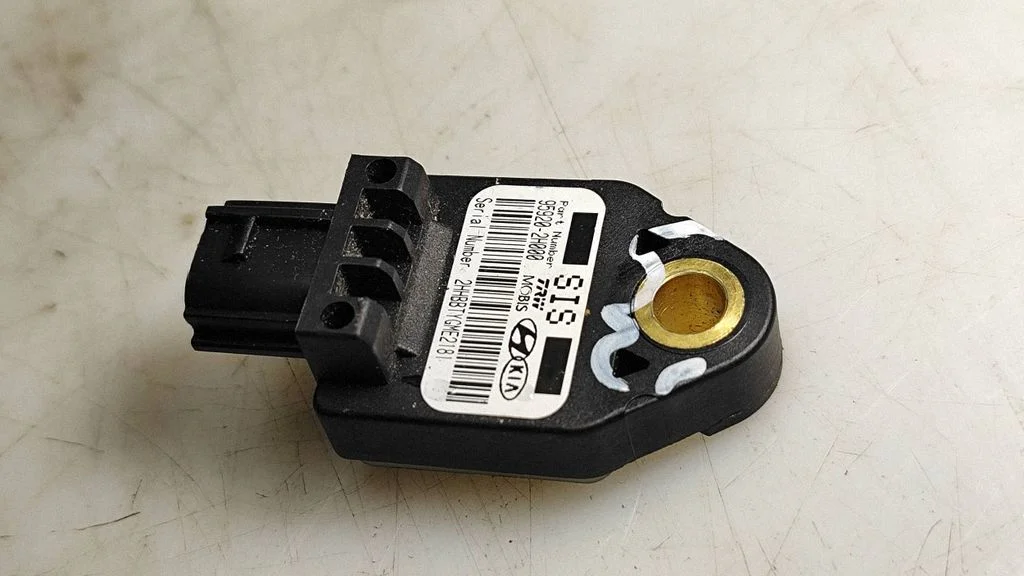 Airbag deployment crash/impact sensor – KIA Ceed (2006-2012)