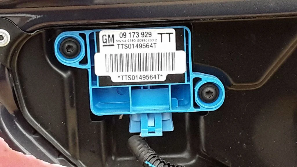 Airbag deployment crash/impact sensor – Opel Omega B2 (1999-2003)