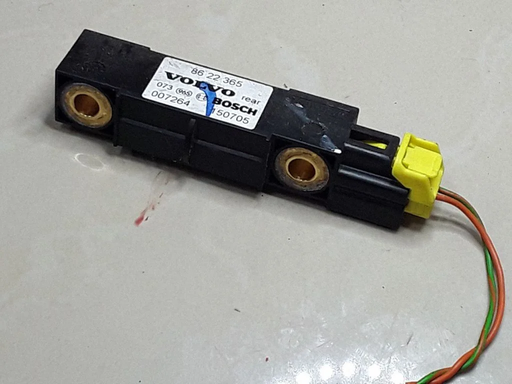 Airbag deployment crash/impact sensor – Volvo S60 (2005-2010)