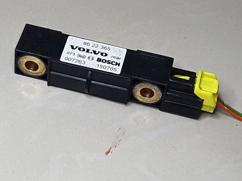 Airbag deployment crash/impact sensor – Volvo S60 (2005-2010)