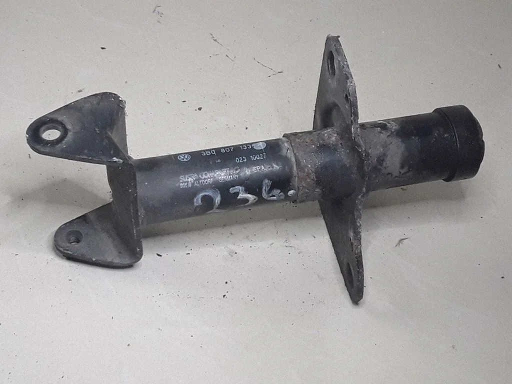Front bumper shock/impact absorber – Volkswagen Passat B5 (1997-2000)
