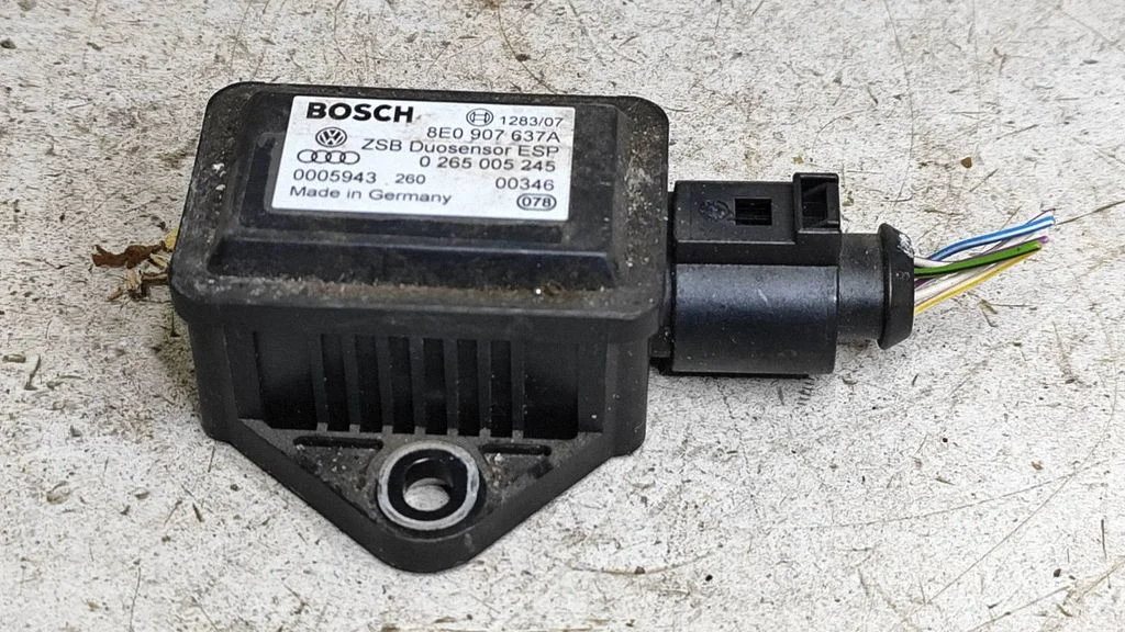 ESP (stabiilsussüsteemi) andur (pöördekiirusandur) – Audi A4 S4 B6 8E 8H (2001-2005)