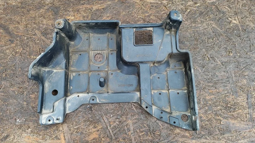 Tagavedrustuse põhjakaitse – Toyota Auris 150 (2006-2012)