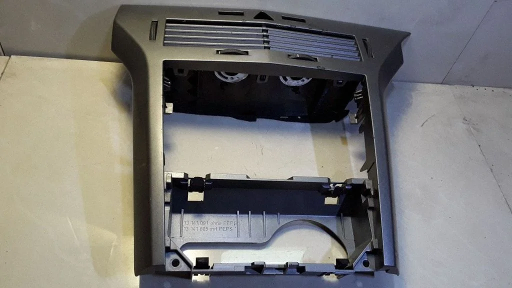 Radio/GPS head unit trim – Opel Astra H (2004-2012)