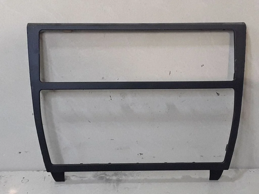 Radio/GPS head unit trim 4B0863263