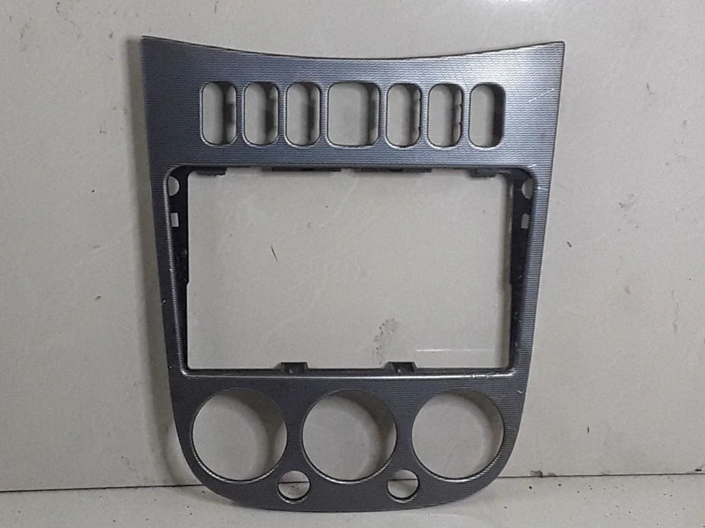 Radio/GPS head unit trim A16868036