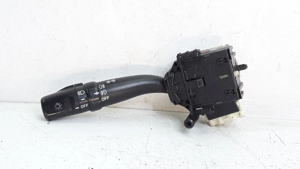 Indicator stalk – Toyota Avensis T250 (2003-2006)