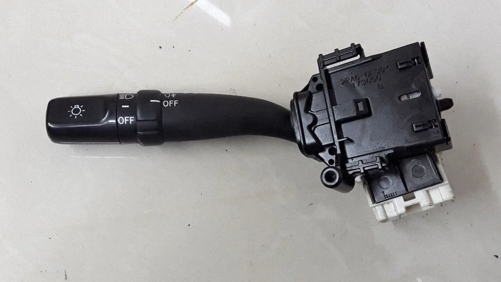 Indicator stalk – Toyota Avensis T250 (2006-2009)