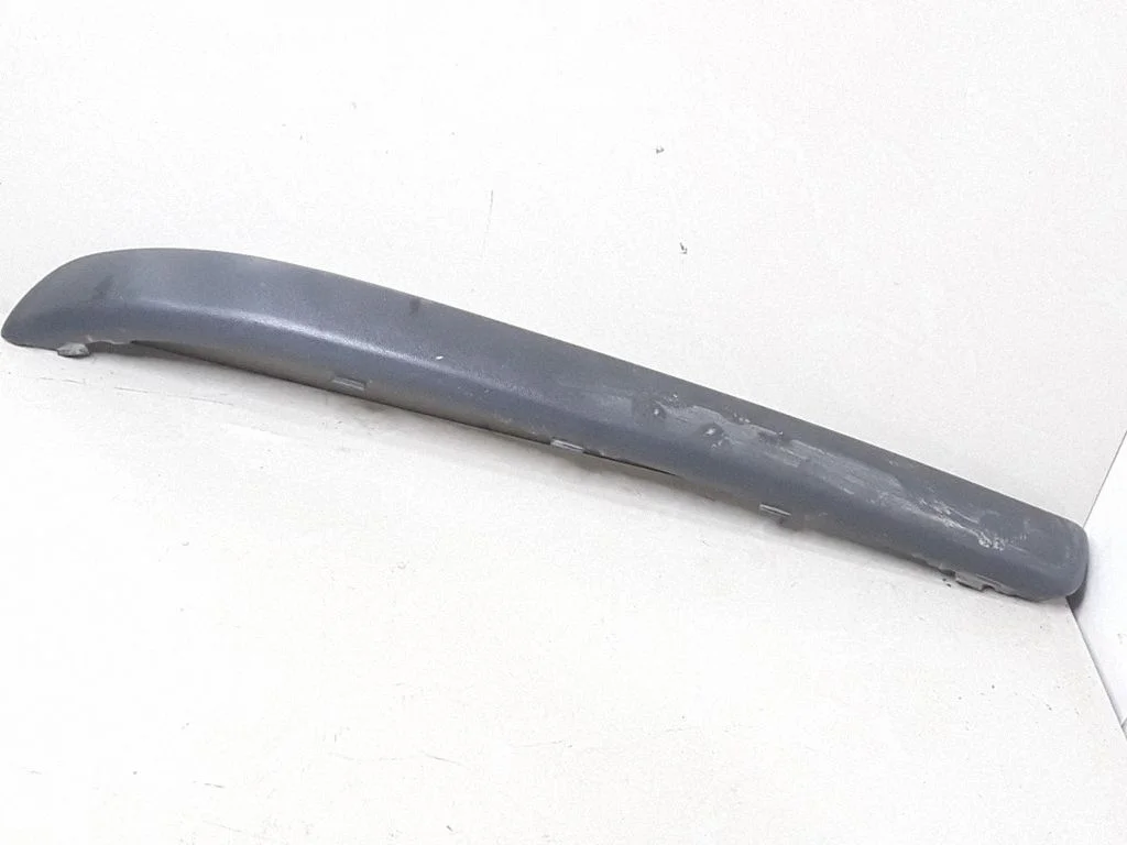 Rear bumper trim bar molding 13120805